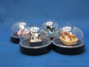 猫砂スノードーム
