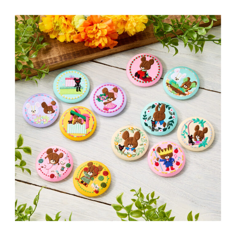 くまのがっこう 刺繍缶バッジビスケット